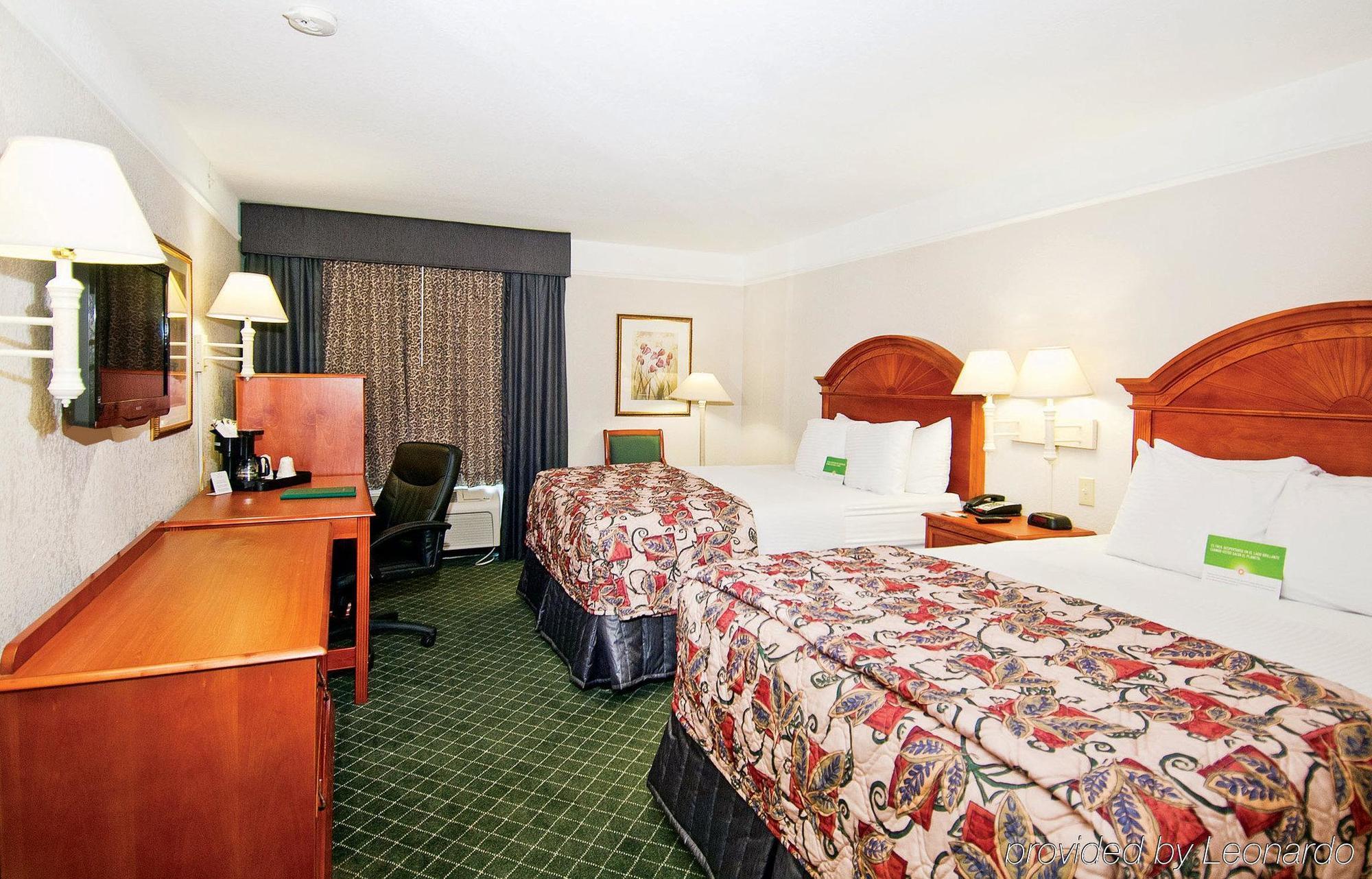 Отель La Quinta By Wyndham San Antonio North Stone Oak Номер фото